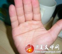 命理大师谈右手假断掌的女人命运 